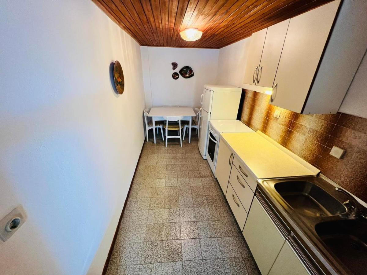 Sea Breeze Apartments With Private Beach And Boat Anchorage Stara Novalja Exterior photo