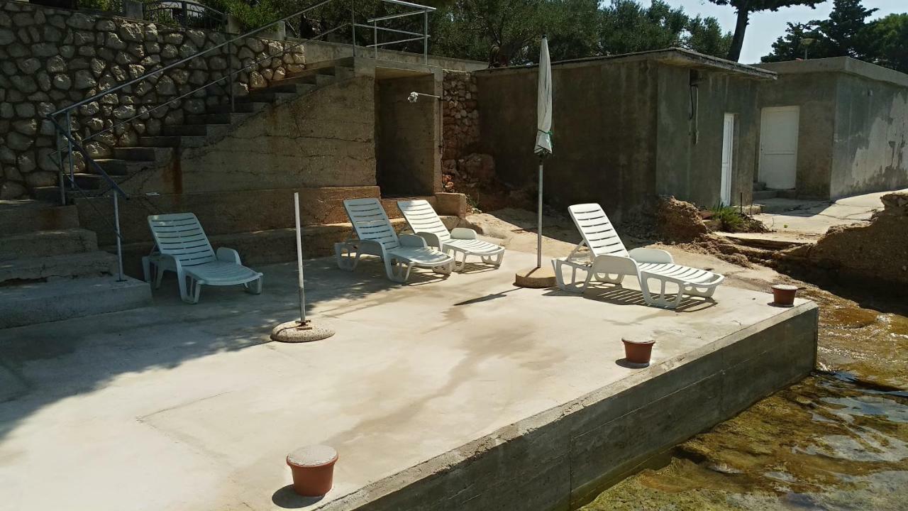Sea Breeze Apartments With Private Beach And Boat Anchorage Stara Novalja Exterior photo